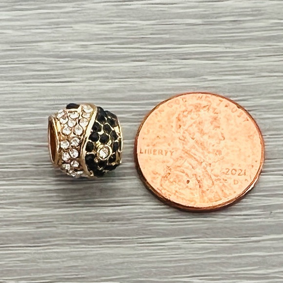 Gold plated black & clear crystal paved Bracelet charm - Picture 6 of 6